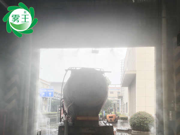 江蘇杭富環(huán)保科技有限公司-制磚車間門口及懸浮爐地倉(cāng)門口區(qū)域高壓噴霧降塵系統(tǒng) (3)